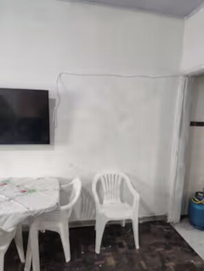 Dining - Grandma's apartment on the beach block. (Praia Grande)