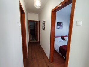 Free WiFi, bed sheets - Guest House Alojamento Santa Catarina Suite 1 - Your refuge in the heart of Alenquer (Carregado)