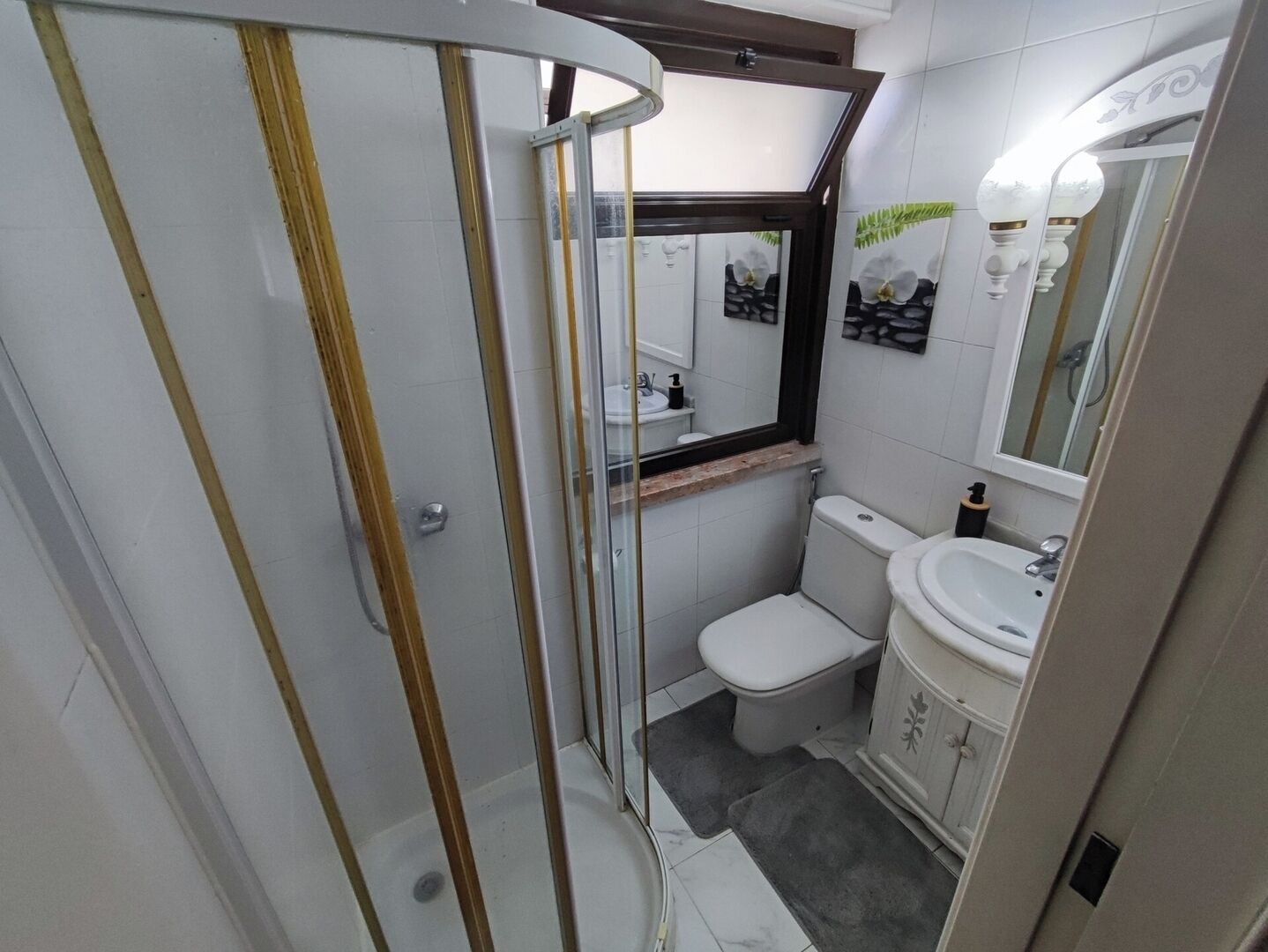 Douche, serviettes fournies