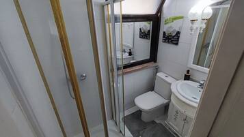 Douche, serviettes fournies