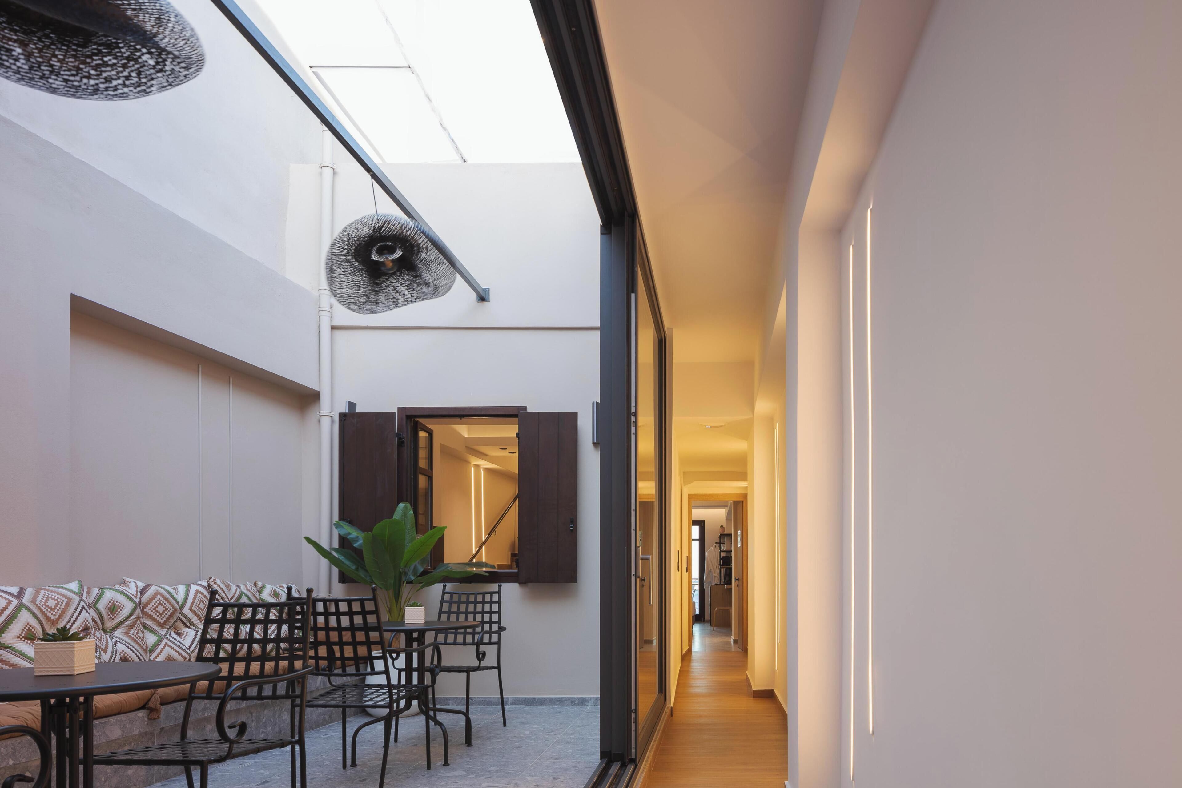 Suite, City View | Outdoor dining