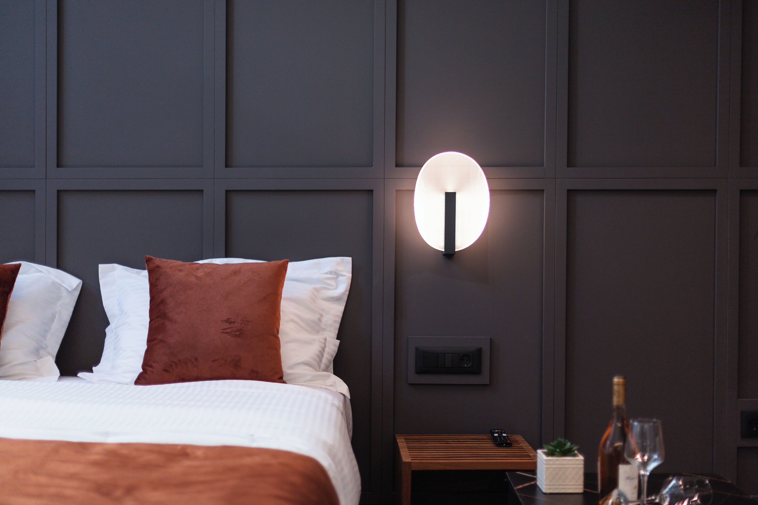 Suite, byutsikt | Skrivebord, skrivebord for bærbar PC og blendingsgardiner