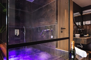 Suite, Stadtblick | Badezimmer | Duschwanne, kostenlose Toilettenartikel, Haartrockner, Handtücher