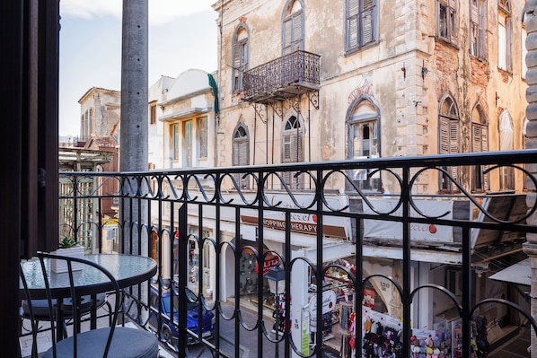 Suite, Stadtblick | Speisen im Freien