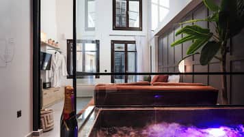 Suite, City View | Interior