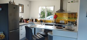 Oven, stovetop, dishwasher - Seasonal rental Gulf of Morbihan entrance (Saint-Armel)