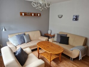 Televisio, pöytätennispöytä, stereot