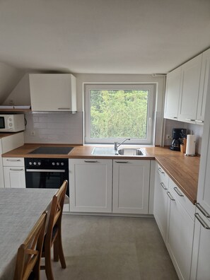 冰箱、微波炉、烤箱、炉灶