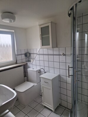 Ducha, secador de pelo, toallas