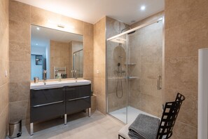 Shower, hair dryer - Gite le Grenadier – 6 Guests (Jonquières)