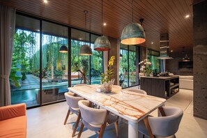 Vila Deluks, 4 kamar tidur, kolam renang pribadi, pemandangan taman | Area keluarga | TV layar datar