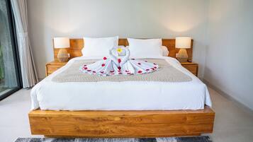 Ropa de cama de alta calidad y escritorio