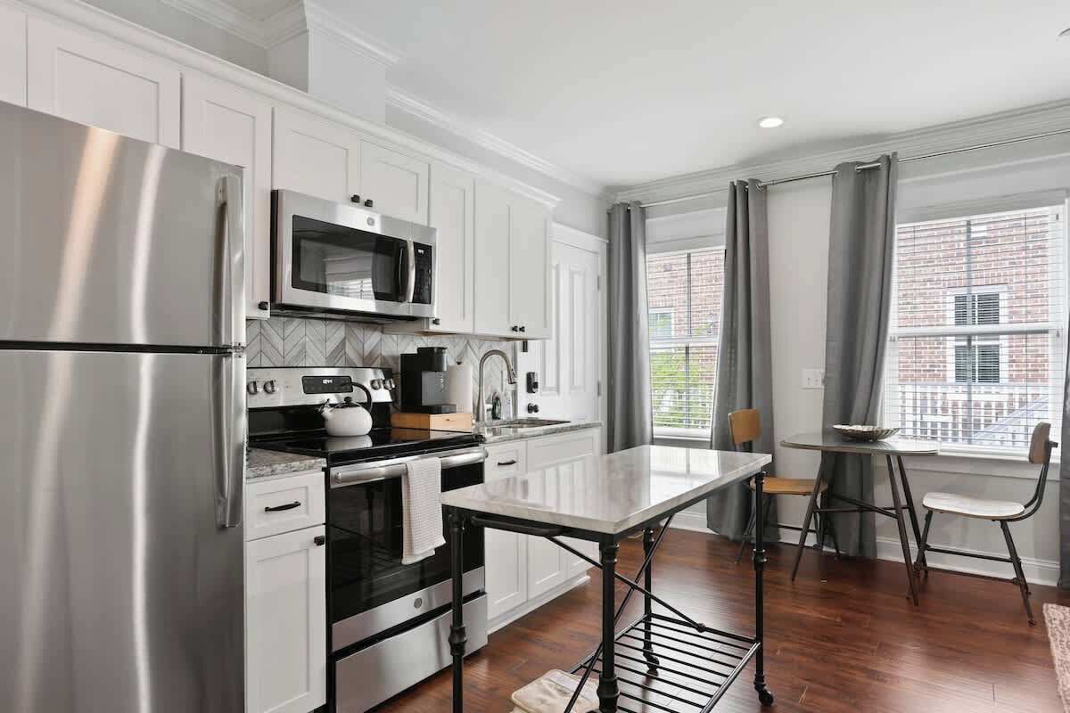 Coffee/tea maker, fridge, microwave, oven