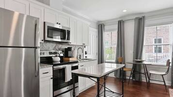 Coffee/tea maker, fridge, microwave, oven