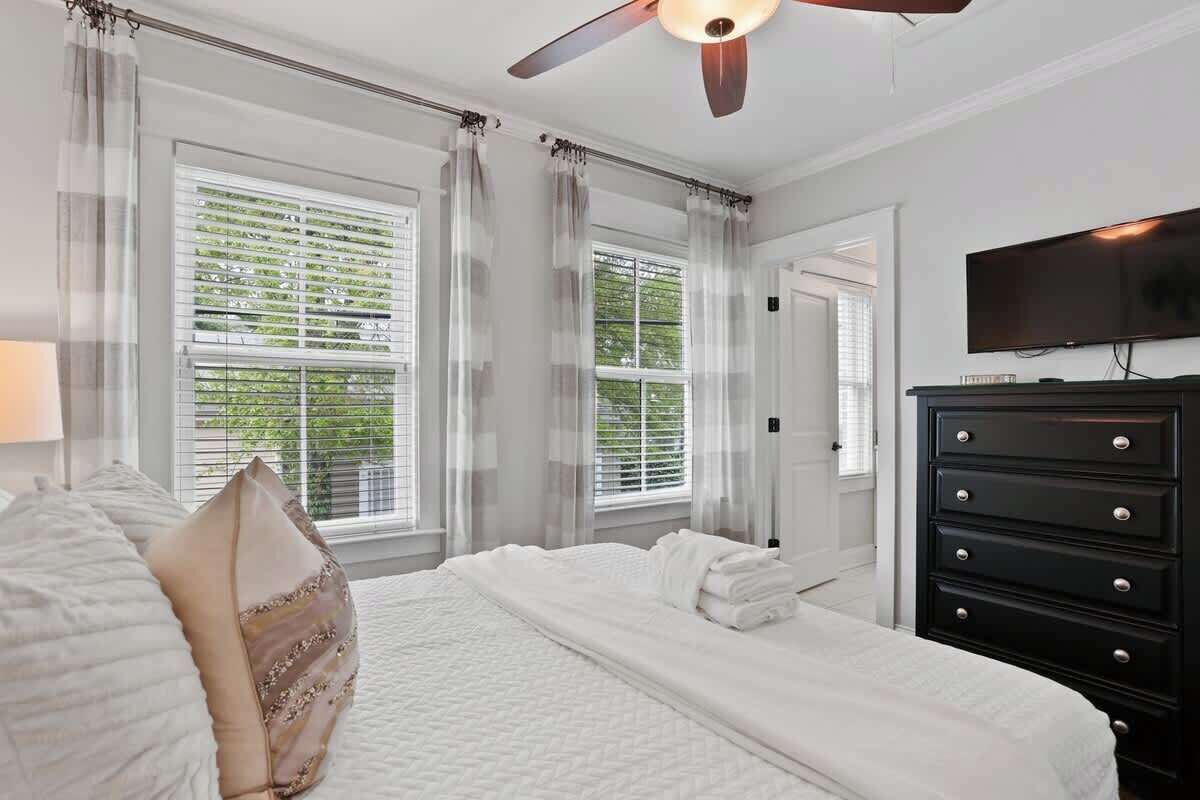 1 bedroom, iron/ironing board, travel crib, WiFi