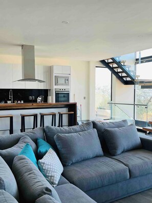 House, 4 Bedrooms, Private Pool, Lake View | Living room | Books - Casa Cuba - Spectacular Lake and Mountain View (Jocotepec)