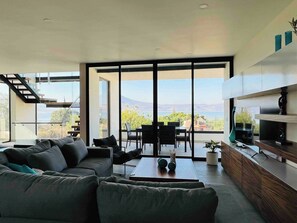 Books - Casa Cuba - Spectacular Lake and Mountain View (Jocotepec)