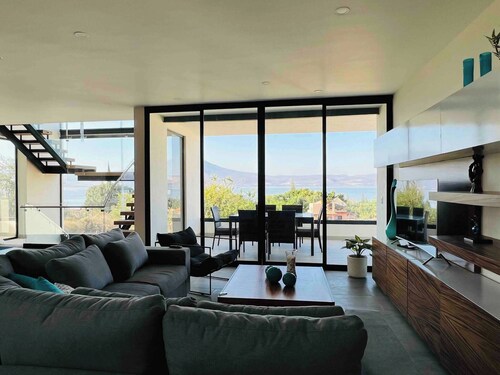 Casa Cuba - Spectacular Lake and Mountain View