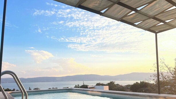 A swimming pool with a view of the sea and mountains. - Casa Cuba - Spectacular Lake and Mountain View (Jocotepec)