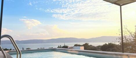 منزل - ٤ غرف نوم - بمسبح خاص - منظر للبحيرة | حمام سباحة | حمّام سباحة خارجي