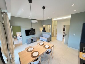 Iron/ironing board, WiFi, bed sheets - Nice La Palmeraie Pool/BeachAC (nice)