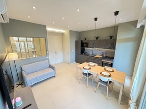 Living area - Nice La Palmeraie Pool/BeachAC (nice)