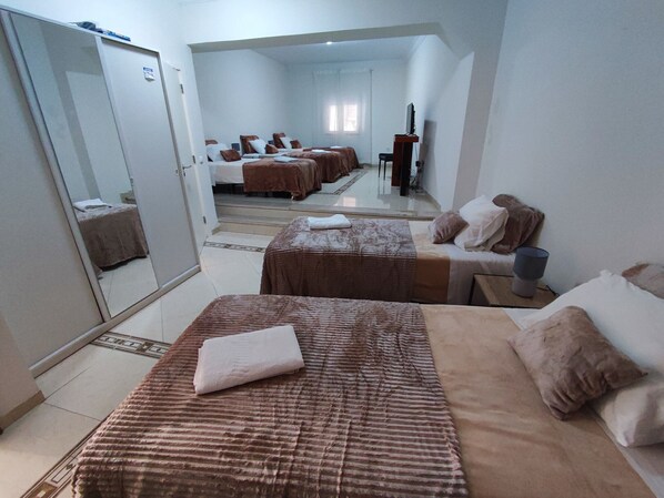 Free WiFi, bed sheets - Guest House Alojamento Santa Catarina Suite 4 - Your refuge in the heart of Alenquer (Carregado)