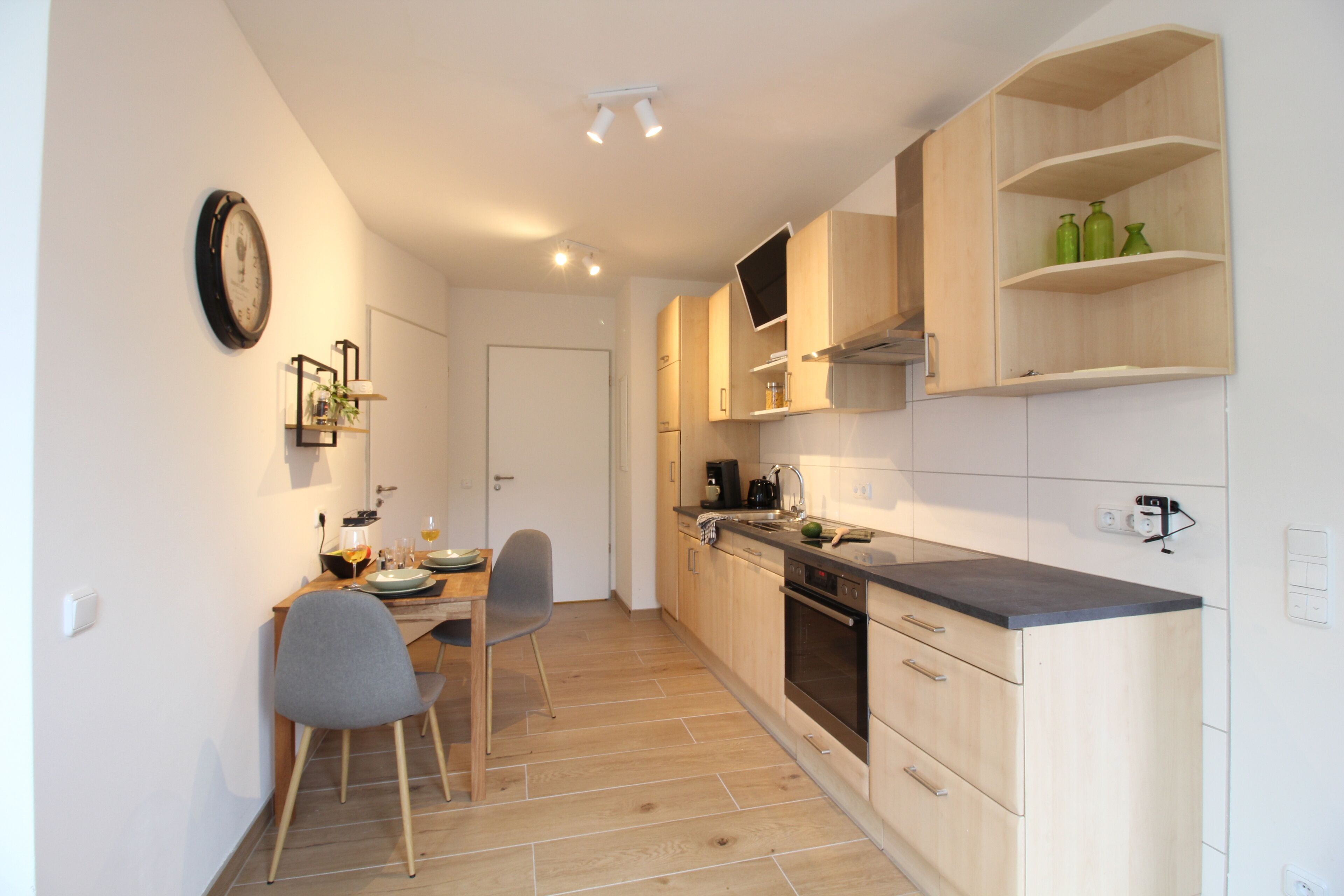 Kühlschrank, Mikrowelle, Ofen, Herdplatte