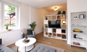 Smart TV, computer monitors