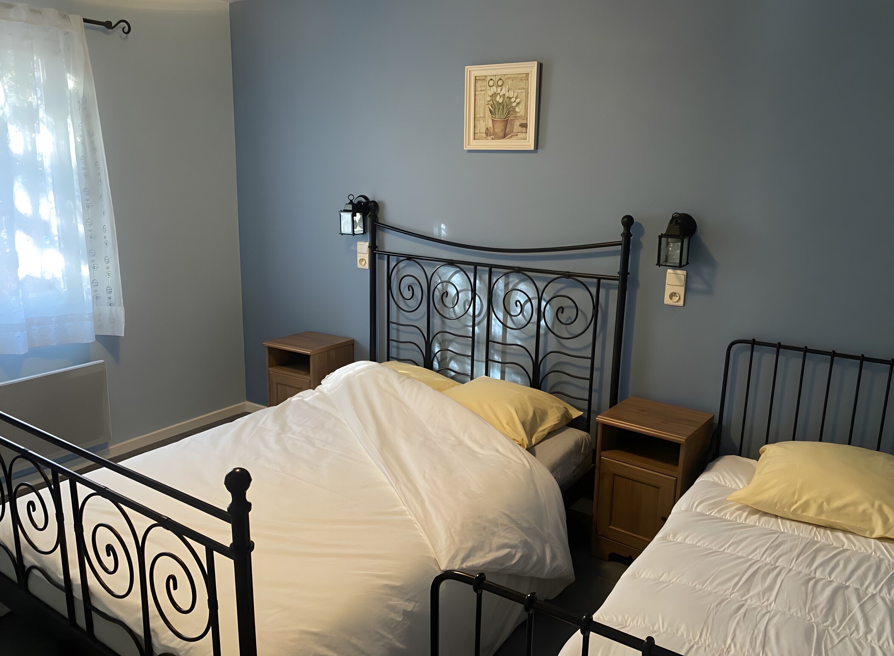 Iron/ironing board, WiFi, bed sheets