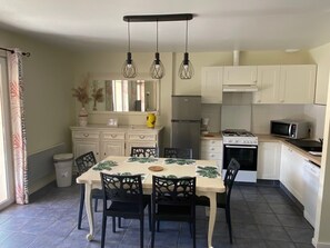 Frigorífic, microones, forn i placa de cuina 