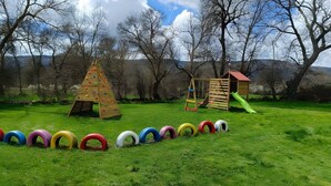 A playground with climbing structures and a slide, surrounded by trees and grass. - Country House 'Villabamba 4' with Mountain View, Shared Terrace and Wi-Fi (Valdeavellano de Tera)