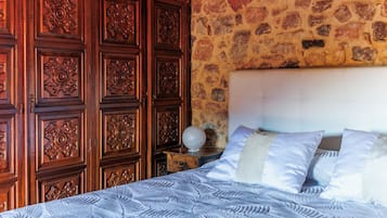 Casa, balcón, vistas a la montaña | Ropa de cama de alta calidad, edredones de plumas, escritorio