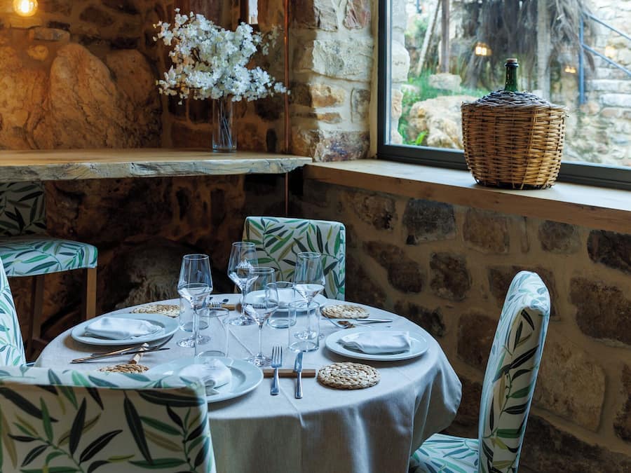 Déjeuner, dîner et souper servis sur place