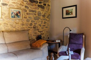 Ferienhaus, Balkon, Bergblick | Wohnbereich