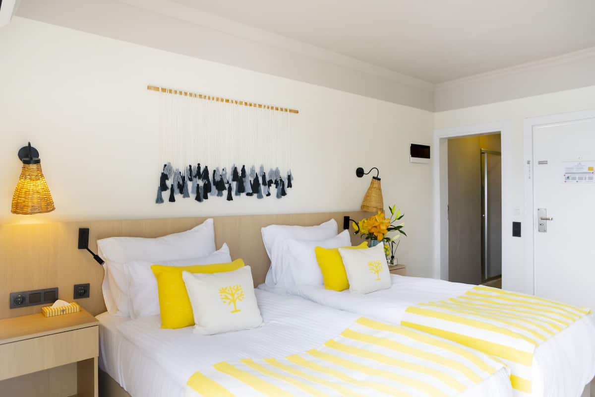 Ropa de cama de alta calidad y minibar