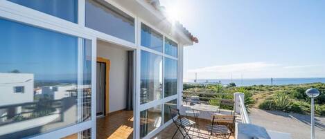 Habitación familiar, balcón, vista al océano | Áreas de la propiedad