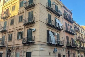 Exterior - Just minutes from the center of Palermo, our rooms at your disposal. (Palermo)