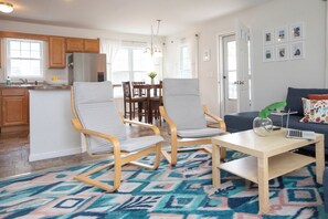 Smart TV - Oak Bluffs home conveniently located. (Oak Bluffs)