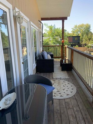 Terrace/patio - COUPLES RETREAT Downtown Collingwood, Ontario (Collingwood)