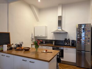 Kühlschrank, Mikrowelle, Ofen, Geschirrspüler