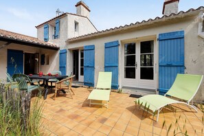 Outdoor dining - Villa "Noirmoutier" with Private Terrace and Garden (Noirmoutier-en-l'Île)