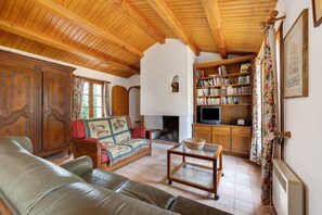 TV - Villa "Noirmoutier" with Private Terrace and Garden (Noirmoutier-en-l'Île)