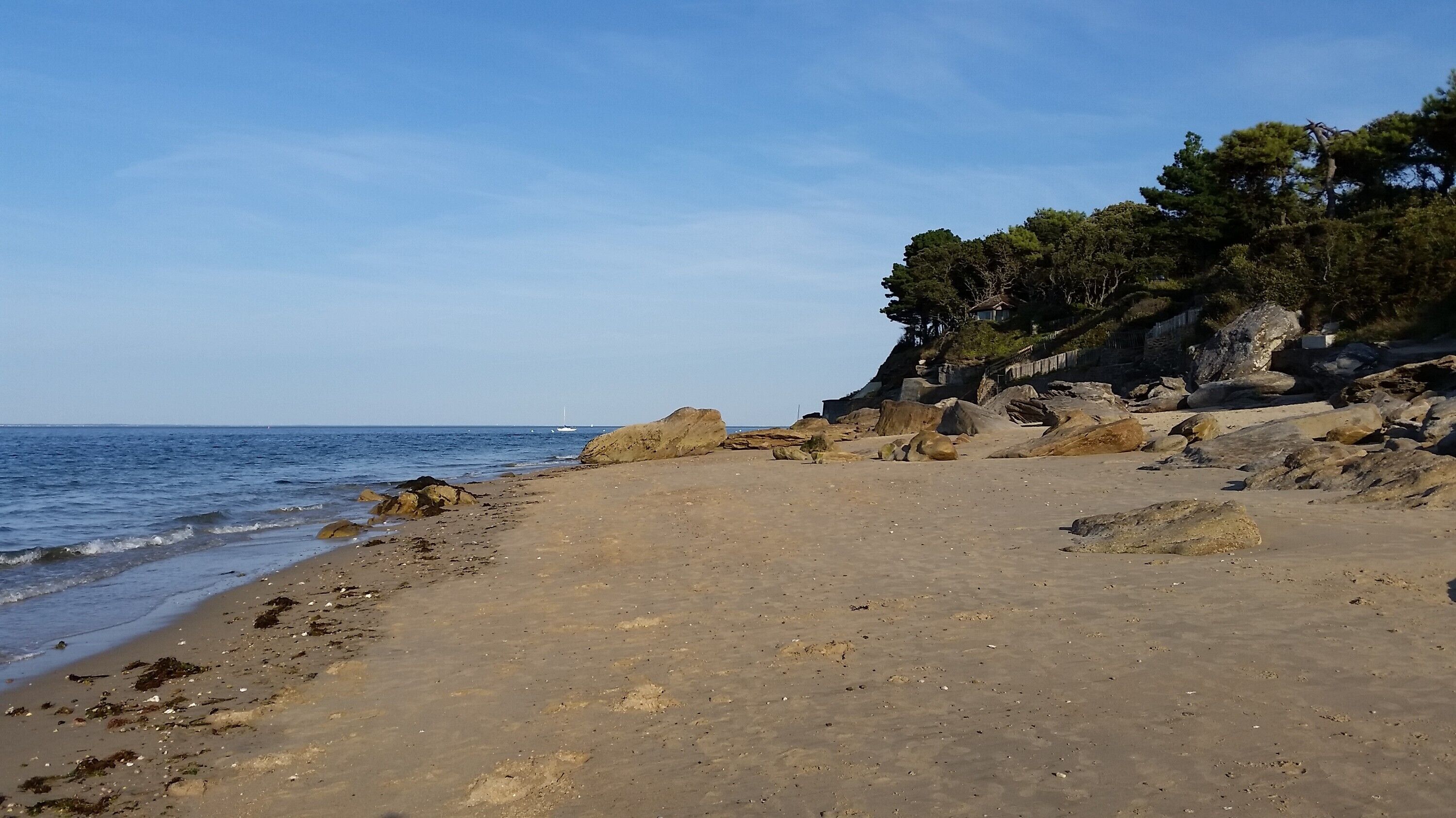 Una spiaggia nelle vicinanze
