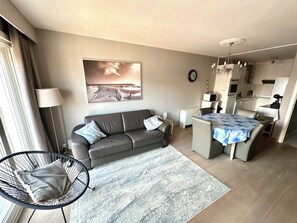 TV - Charming apartment direct access beach Blankenberge (Blankenberge)