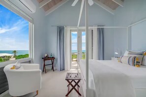 3 bedrooms, in-room safe, iron/ironing board, travel cot - Charming Villa 360° with Ocean Views + Hot Tub (Providenciales)