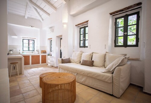 Villa Stavlo - Charming Cottage-Style Villa in Zakynthos – Ideal for Couples