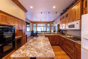 Fridge, microwave, oven, stovetop - Luxury Waterfront Retreat in Southern Door (Sturgeon Bay)