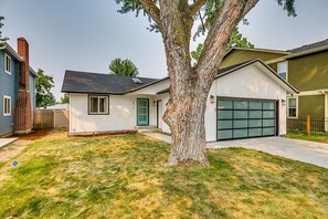 Exterior - Charming Sunset Park Stay Near Parks & Greenbelt (Boise)