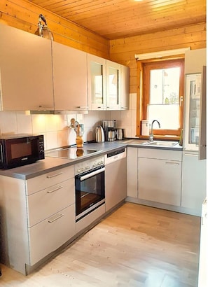 Fridge, microwave, oven, stovetop - Doppelhaushaelfte in Hasselfelde (Hasselfelde)